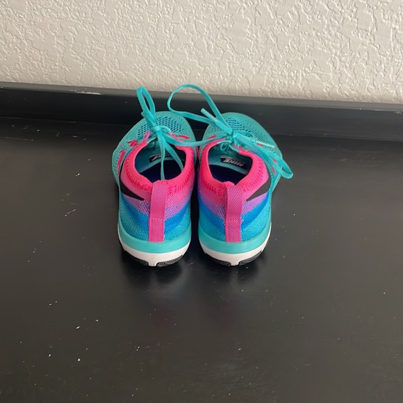 NWOB Women’s Nike Free Runs Focus Flyknit - Picture 3 of 4